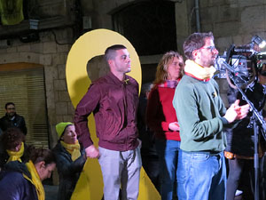 Concentració a la plaça del Vi de protesta pels tres mesos de presó de Jordi Sànchez i Jordi Cuixart