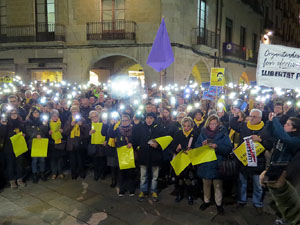 Concentració a la plaça del Vi de protesta pels tres mesos de presó de Jordi Sànchez i Jordi Cuixart