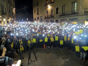 Concentració a la plaça del Vi de protesta pels tres mesos de presó de Jordi Sànchez i Jordi Cuixart