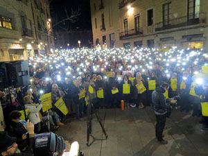 Concentració a la plaça del Vi de protesta pels tres mesos de presó de Jordi Sànchez i Jordi Cuixart