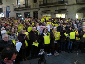 Concentració a la plaça del Vi de protesta pels tres mesos de presó de Jordi Sànchez i Jordi Cuixart