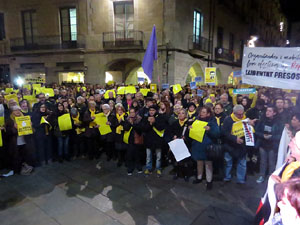 Concentració a la plaça del Vi de protesta pels tres mesos de presó de Jordi Sànchez i Jordi Cuixart