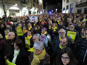 Concentració a la plaça del Vi de protesta pels tres mesos de presó de Jordi Sànchez i Jordi Cuixart