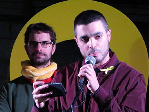 Concentració a la plaça del Vi de protesta pels tres mesos de presó de Jordi Sànchez i Jordi Cuixart