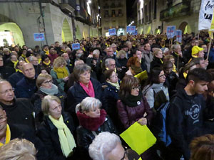 Concentració a la plaça del Vi de protesta pels tres mesos de presó de Jordi Sànchez i Jordi Cuixart