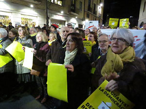 Concentració a la plaça del Vi de protesta pels tres mesos de presó de Jordi Sànchez i Jordi Cuixart