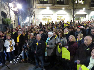 Concentració a la plaça del Vi de protesta pels tres mesos de presó de Jordi Sànchez i Jordi Cuixart