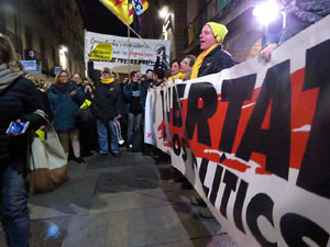 Concentració a la plaça del Vi de protesta pels tres mesos de presó de Jordi Sànchez i Jordi Cuixart
