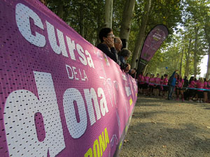 Cursa de la Dona 2017. Concentraci&oacute; i sortida del Parc de la Devesa i cursa pels carrers de Girona