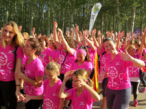 Cursa de la Dona 2017. Concentraci&oacute; i sortida del Parc de la Devesa i cursa pels carrers de Girona