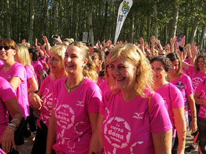 Cursa de la Dona 2017. Concentraci&oacute; i sortida del Parc de la Devesa i cursa pels carrers de Girona