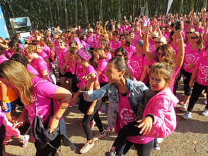 Cursa de la Dona 2017. Concentraci&oacute; i sortida del Parc de la Devesa i cursa pels carrers de Girona
