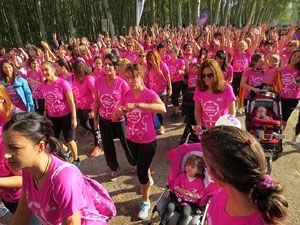 Cursa de la Dona 2017. Concentraci&oacute; i sortida del Parc de la Devesa i cursa pels carrers de Girona