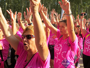 Cursa de la Dona 2017. Concentraci&oacute; i sortida del Parc de la Devesa i cursa pels carrers de Girona