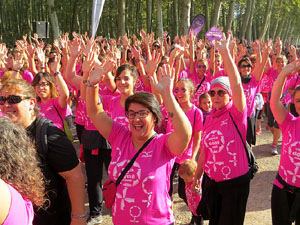 Cursa de la Dona 2017. Concentraci&oacute; i sortida del Parc de la Devesa i cursa pels carrers de Girona