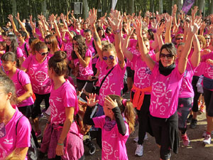Cursa de la Dona 2017. Concentraci&oacute; i sortida del Parc de la Devesa i cursa pels carrers de Girona
