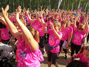 Cursa de la Dona 2017. Concentraci&oacute; i sortida del Parc de la Devesa i cursa pels carrers de Girona