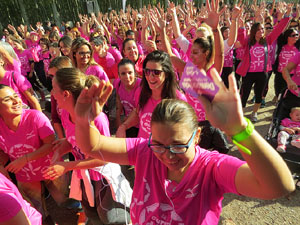 Cursa de la Dona 2017. Concentraci&oacute; i sortida del Parc de la Devesa i cursa pels carrers de Girona