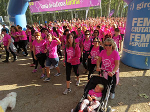 Cursa de la Dona 2017. Concentraci&oacute; i sortida del Parc de la Devesa i cursa pels carrers de Girona