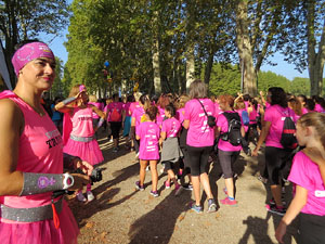 Cursa de la Dona 2017. Concentraci&oacute; i sortida del Parc de la Devesa i cursa pels carrers de Girona