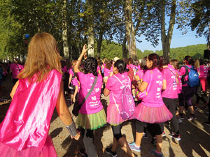 Cursa de la Dona 2017. Concentraci&oacute; i sortida del Parc de la Devesa i cursa pels carrers de Girona