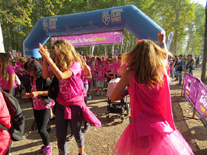 Cursa de la Dona 2017. Concentraci&oacute; i sortida del Parc de la Devesa i cursa pels carrers de Girona