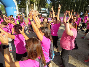 Cursa de la Dona 2017. Concentraci&oacute; i sortida del Parc de la Devesa i cursa pels carrers de Girona