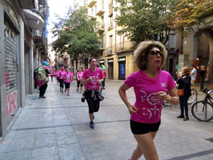 Cursa de la Dona 2017. Concentració i sortida del Parc de la Devesa i cursa pels carrers de Girona