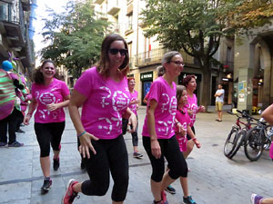 Cursa de la Dona 2017. Concentració i sortida del Parc de la Devesa i cursa pels carrers de Girona