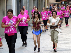 Cursa de la Dona 2017. Concentraci&oacute; i sortida del Parc de la Devesa i cursa pels carrers de Girona