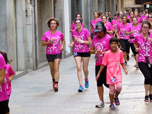 Cursa de la Dona 2017. Concentraci&oacute; i sortida del Parc de la Devesa i cursa pels carrers de Girona