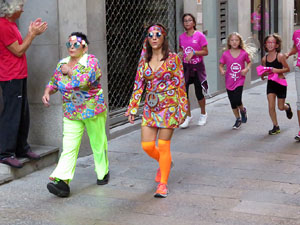 Cursa de la Dona 2017. Concentraci&oacute; i sortida del Parc de la Devesa i cursa pels carrers de Girona