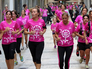 Cursa de la Dona 2017. Concentraci&oacute; i sortida del Parc de la Devesa i cursa pels carrers de Girona