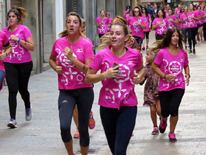 Cursa de la Dona 2017. Concentraci&oacute; i sortida del Parc de la Devesa i cursa pels carrers de Girona
