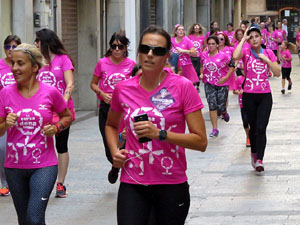 Cursa de la Dona 2017. Concentraci&oacute; i sortida del Parc de la Devesa i cursa pels carrers de Girona