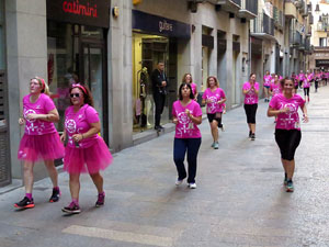 Cursa de la Dona 2017. Concentraci&oacute; i sortida del Parc de la Devesa i cursa pels carrers de Girona