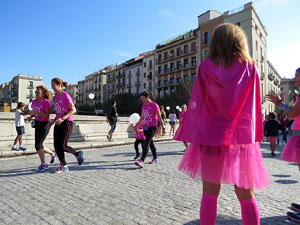 Cursa de la Dona 2017. Concentraci&oacute; i sortida del Parc de la Devesa i cursa pels carrers de Girona