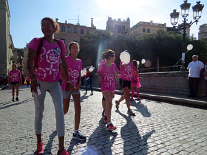 Cursa de la Dona 2017. Concentraci&oacute; i sortida del Parc de la Devesa i cursa pels carrers de Girona