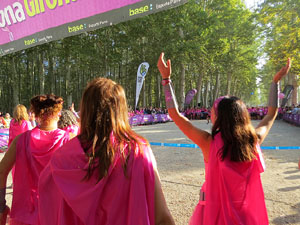 Cursa de la Dona 2017. Concentraci&oacute; i sortida del Parc de la Devesa i cursa pels carrers de Girona