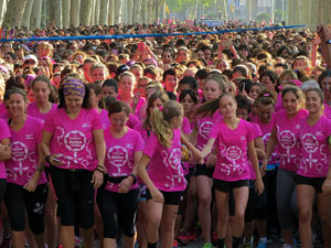 Cursa de la Dona 2017. Concentraci&oacute; i sortida del Parc de la Devesa i cursa pels carrers de Girona