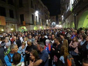 Diada Nacional 2017. XI Marxa de Torxes de Girona. Crema del Decret de Nova Planta i cant de Els Segadors