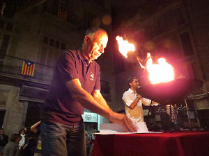 Diada Nacional 2017. XI Marxa de Torxes de Girona. Crema del Decret de Nova Planta i cant de Els Segadors