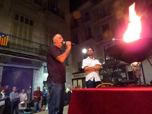 Diada Nacional 2017. XI Marxa de Torxes de Girona. Crema del Decret de Nova Planta i cant de Els Segadors