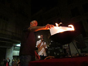 Diada Nacional 2017. XI Marxa de Torxes de Girona. Crema del Decret de Nova Planta i cant de Els Segadors