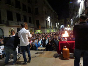 Diada Nacional 2017. XI Marxa de Torxes de Girona. Crema del Decret de Nova Planta i cant de Els Segadors