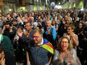 Diada Nacional 2017. XI Marxa de Torxes de Girona. Crema del Decret de Nova Planta i cant de Els Segadors