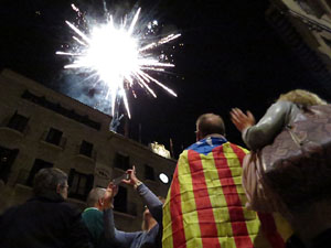 Diada Nacional 2017. XI Marxa de Torxes de Girona. Crema del Decret de Nova Planta i cant de Els Segadors