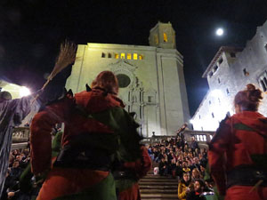 Fires 2017. La Beatufarra, descens del Beatusaure per les escales de la Catedral de Girona