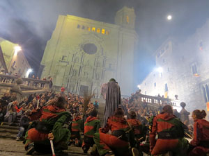 Fires 2017. La Beatufarra, descens del Beatusaure per les escales de la Catedral de Girona