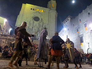 Fires 2017. La Beatufarra, descens del Beatusaure per les escales de la Catedral de Girona